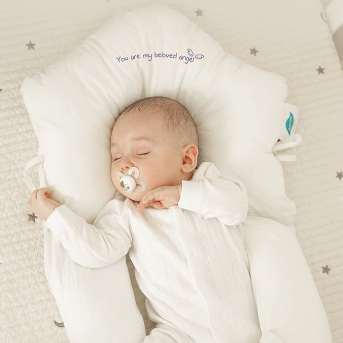 Babee™️ | Geef je baby de ultieme geborgenheid met dit baby slaapkussen